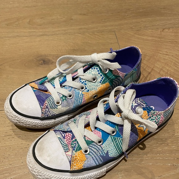 Girls Converse shoes - Picture 1 of 4